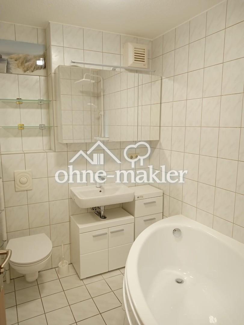 Bad mit Badewanne