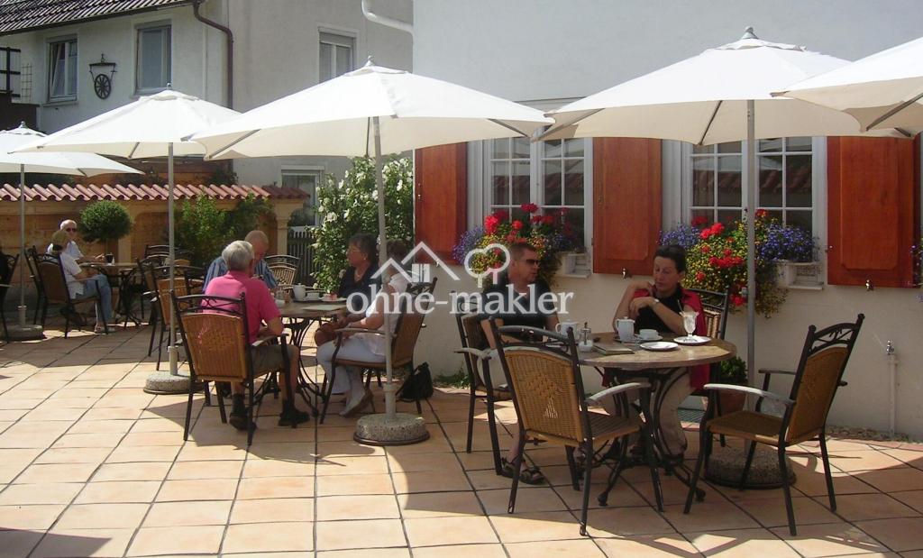 Terrasse mit Blick auf Haus