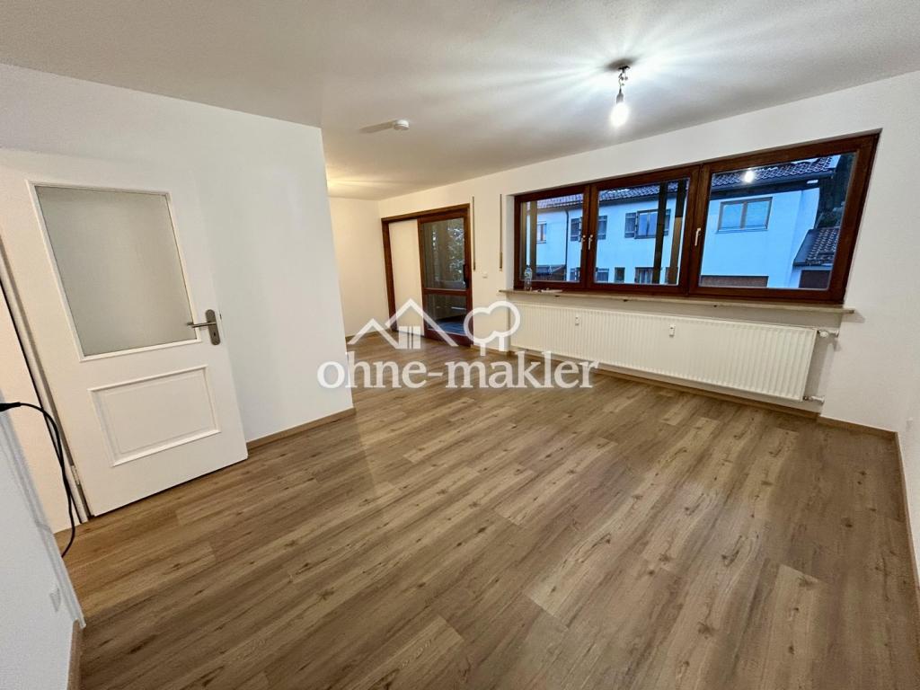 Renovierte und ruhige 2-Zi. Wohnung im 1.OG mit Küche und Balkon - Foto 1