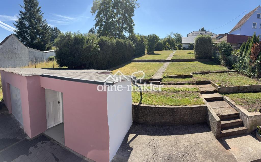 Blick vom Balkon in den Garten