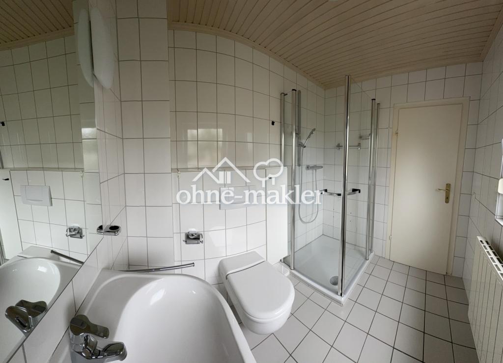 Duschbad mit Fenster 1.OG