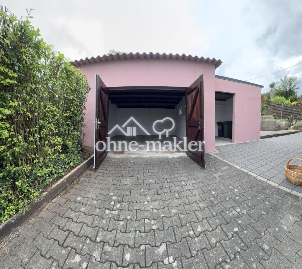 Einfahrt zur großen Garage