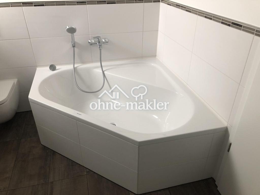 OG Masterbad Eckbadewanne