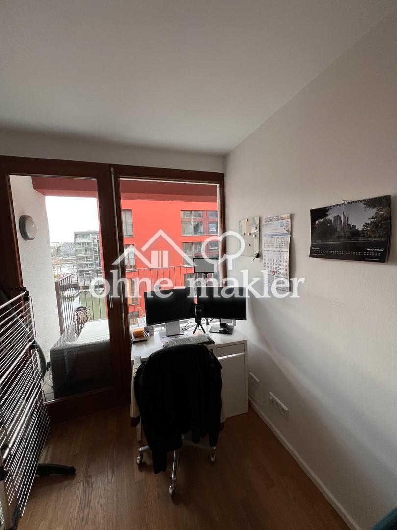 Büro mit 2 Bildschirmen