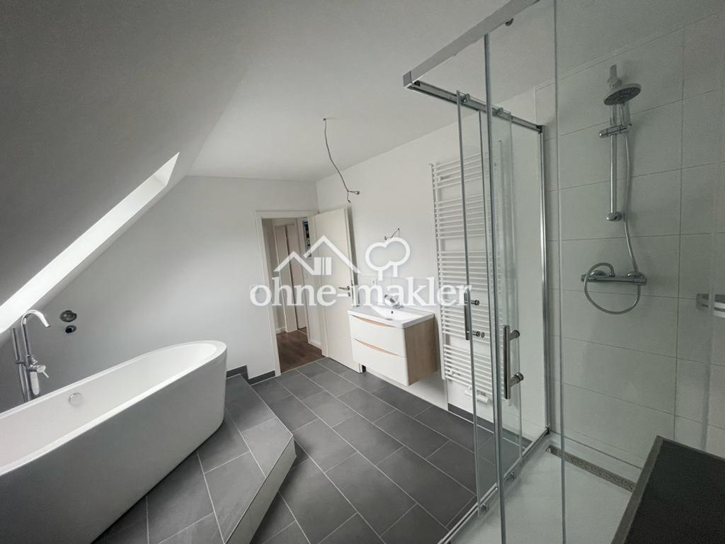 SCHLOSSBLICK | Illertissen | 2,5-Zimmer Wohnung | Küche + Parkplatz + Terasse - Photo 4
