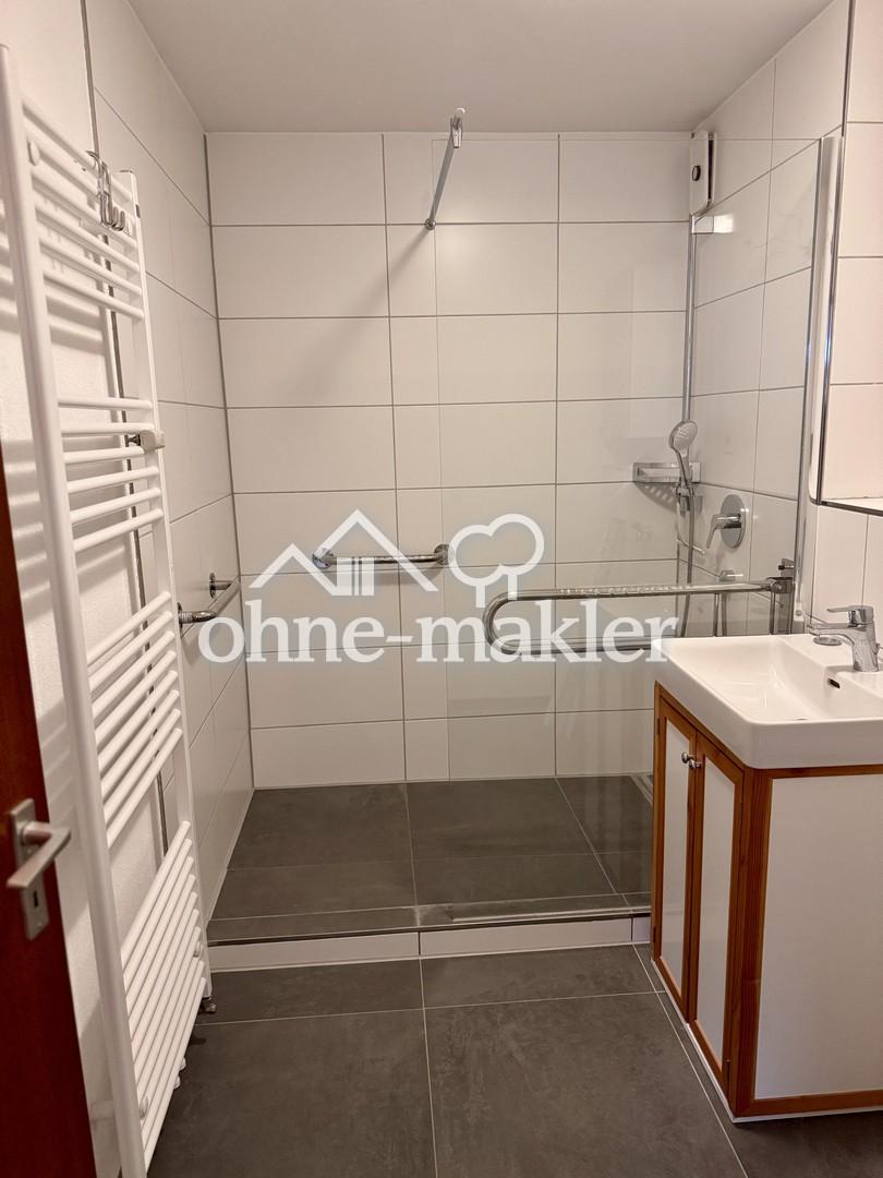 Bad mit begehbarer Dusche 