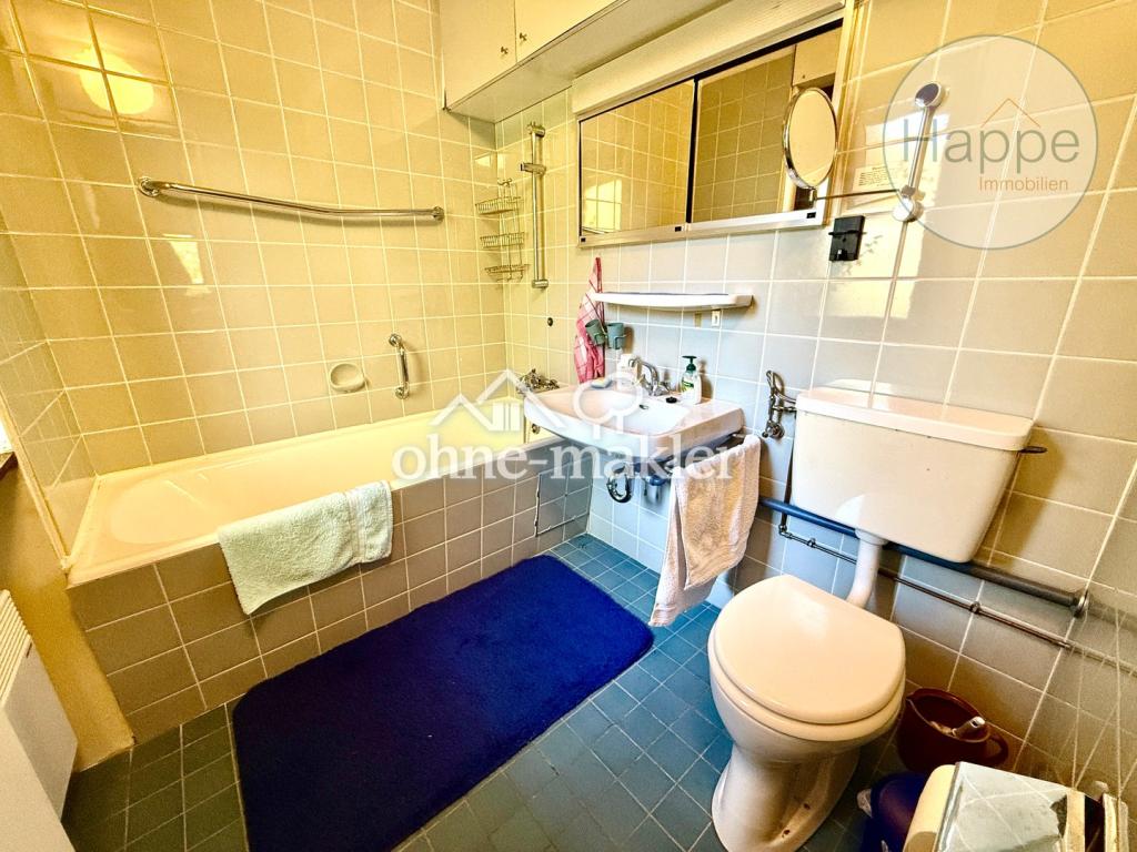 Badezimmer im Straßengeschoss