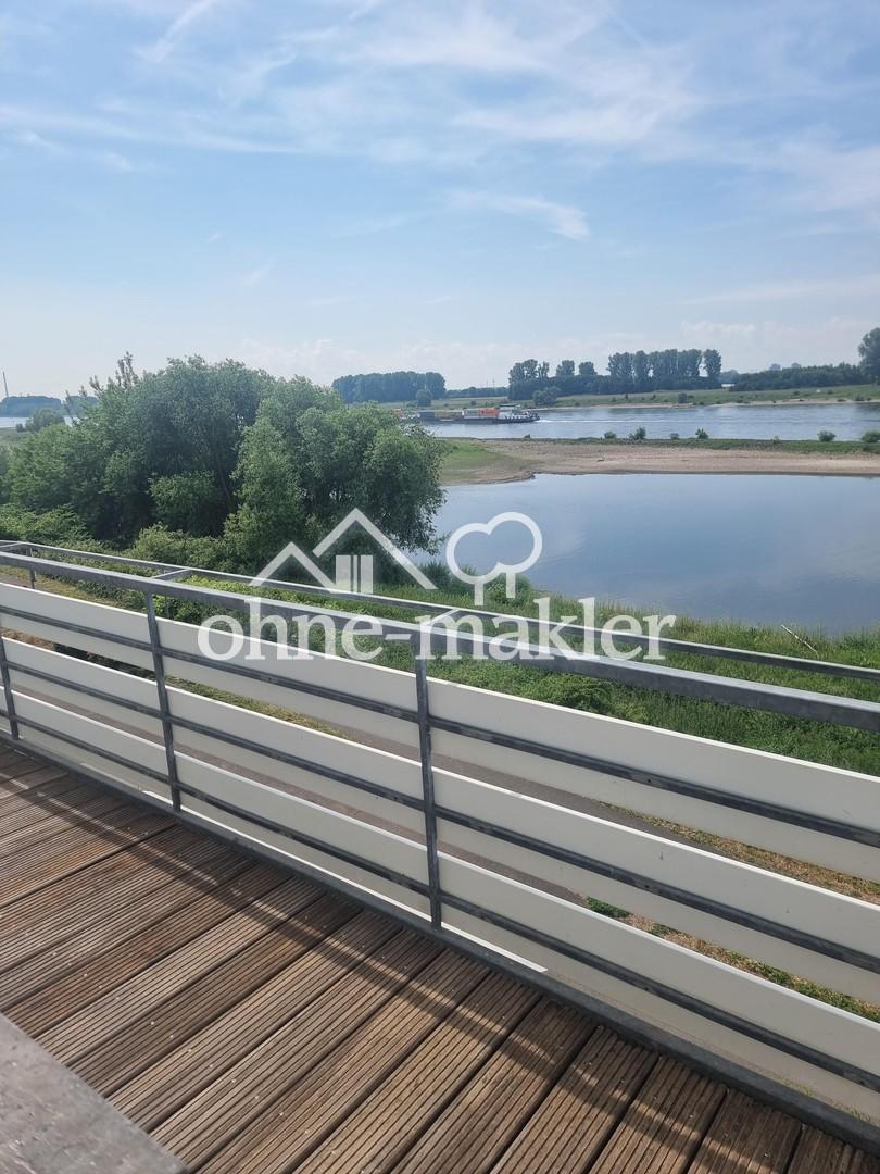 Balkon mit Rheinblick