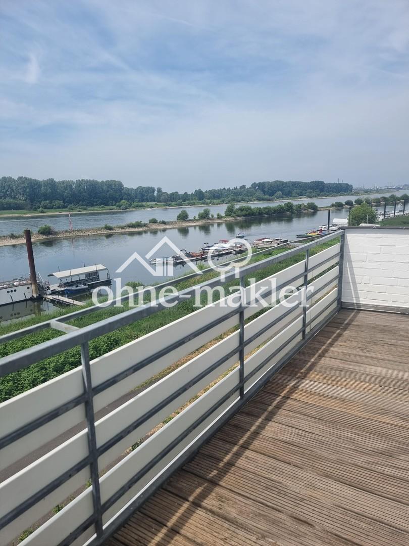 Balkon mit Rheinblick