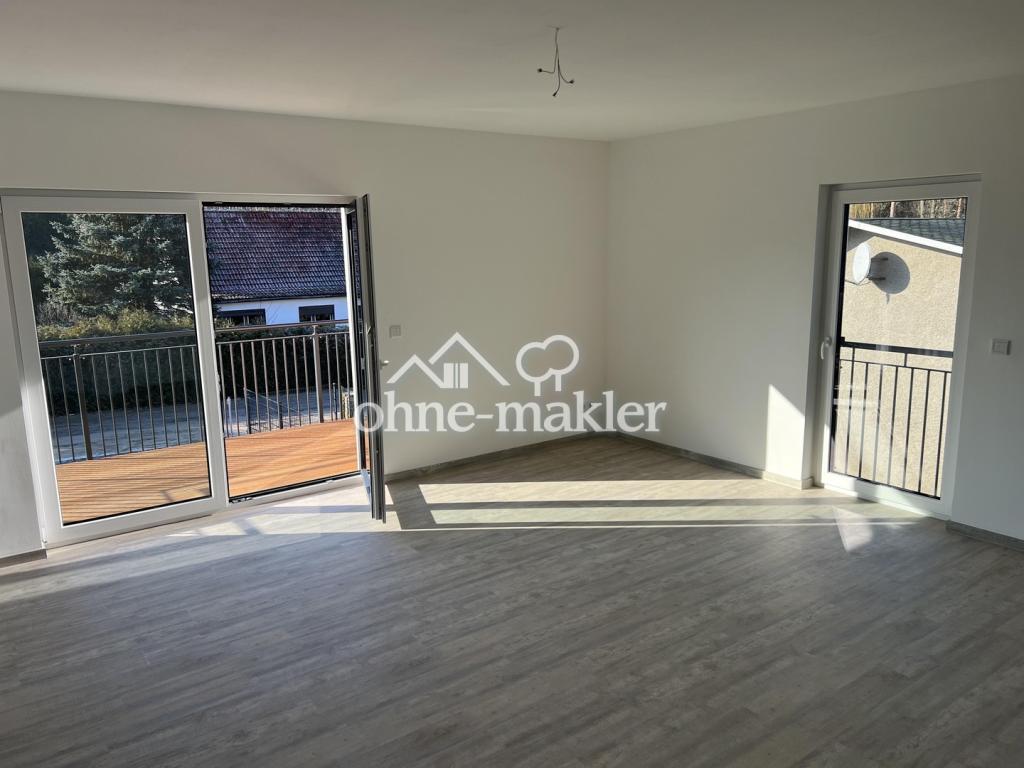 Möbiliertes Zimmer mit Balkon, Küche und Badezimmer - Photo 2