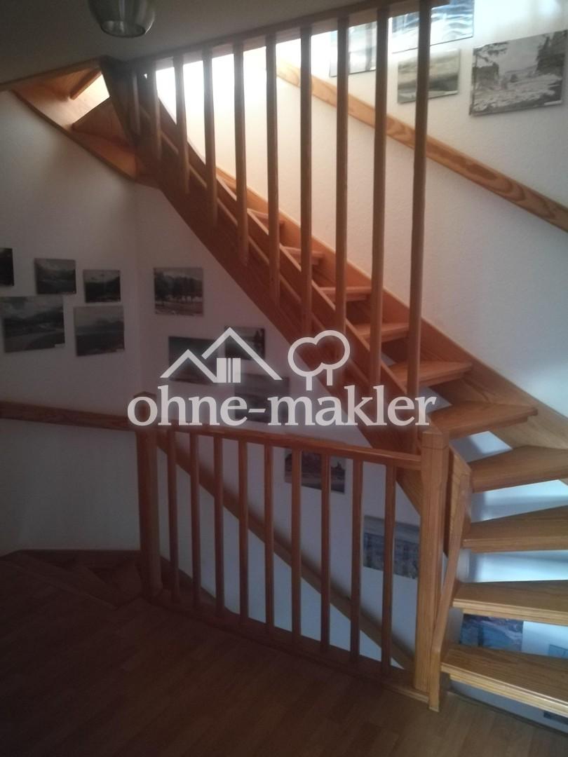 Vollholztreppe ins DG