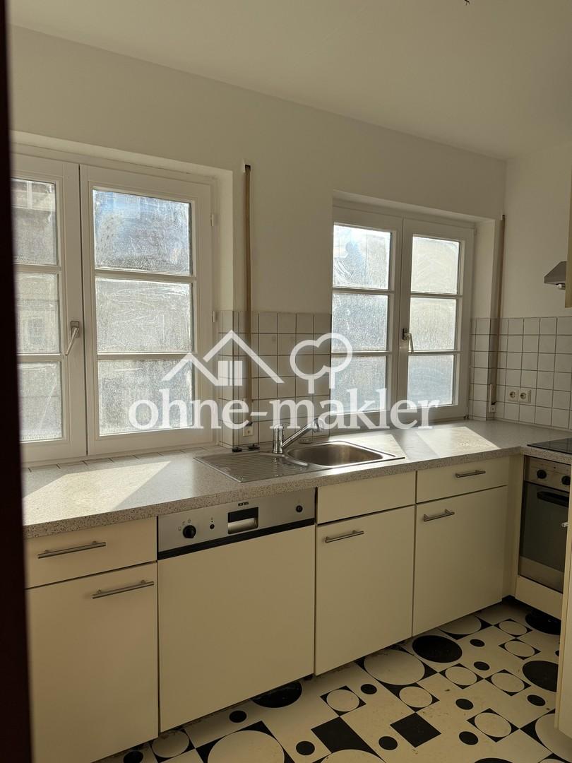 Zentrale 2,5 Zi.-Wohnung mit Balkon // Stadtzentrum Weil der Stadt - Photo 3