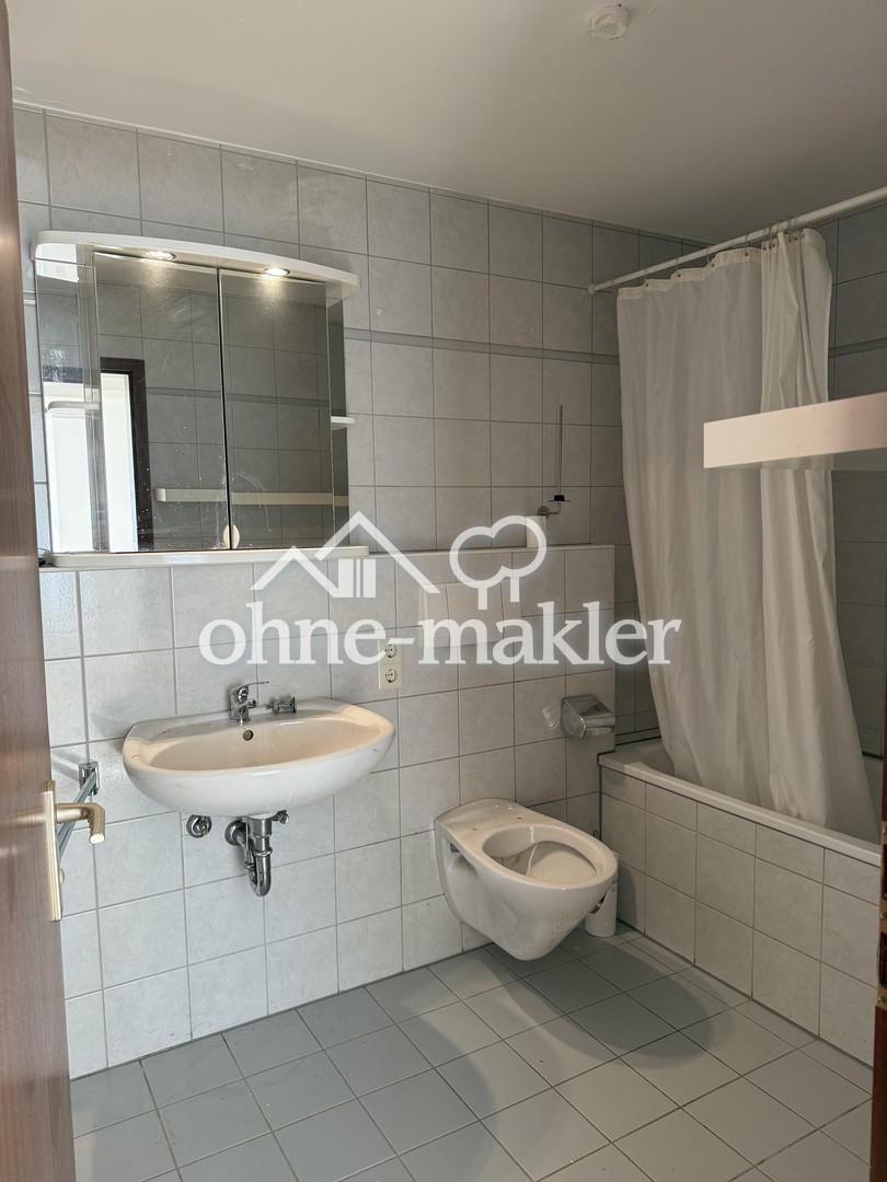 Zentrale 2,5 Zi.-Wohnung mit Balkon // Stadtzentrum Weil der Stadt - Photo 4