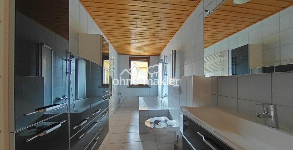Maisonette-Wohnung: Bad I