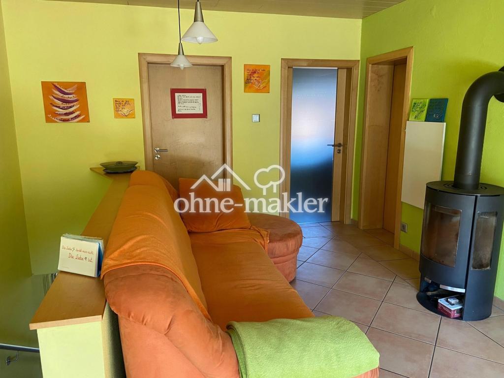 Durchgangszimmer mit Ofen