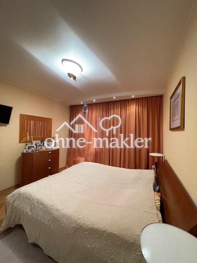 Eltern Schlafzimmer mit Balkon