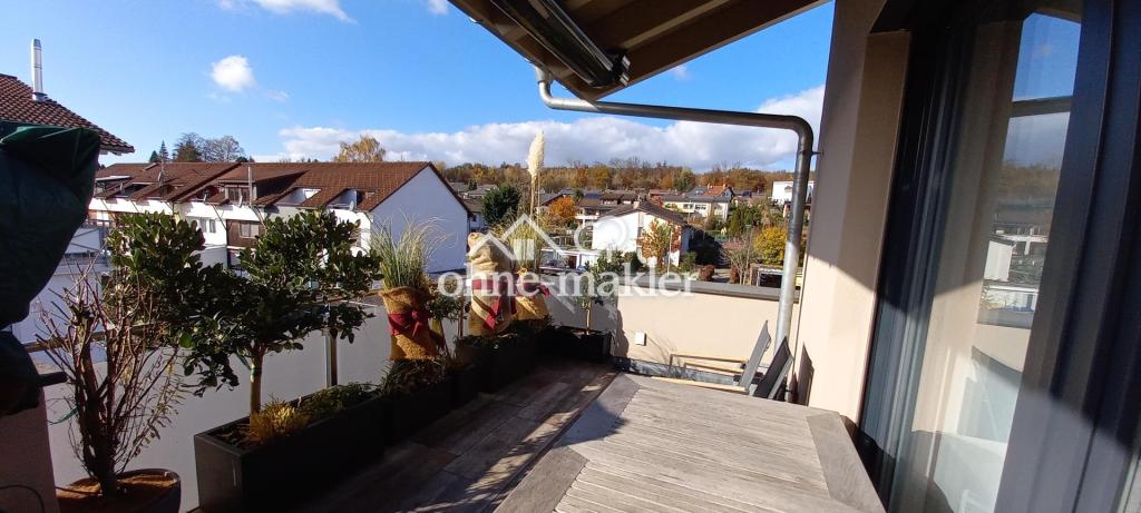Balkon vor Wohnbereich