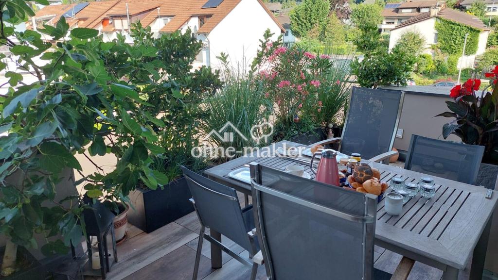 Balkon vor Wohnbereich