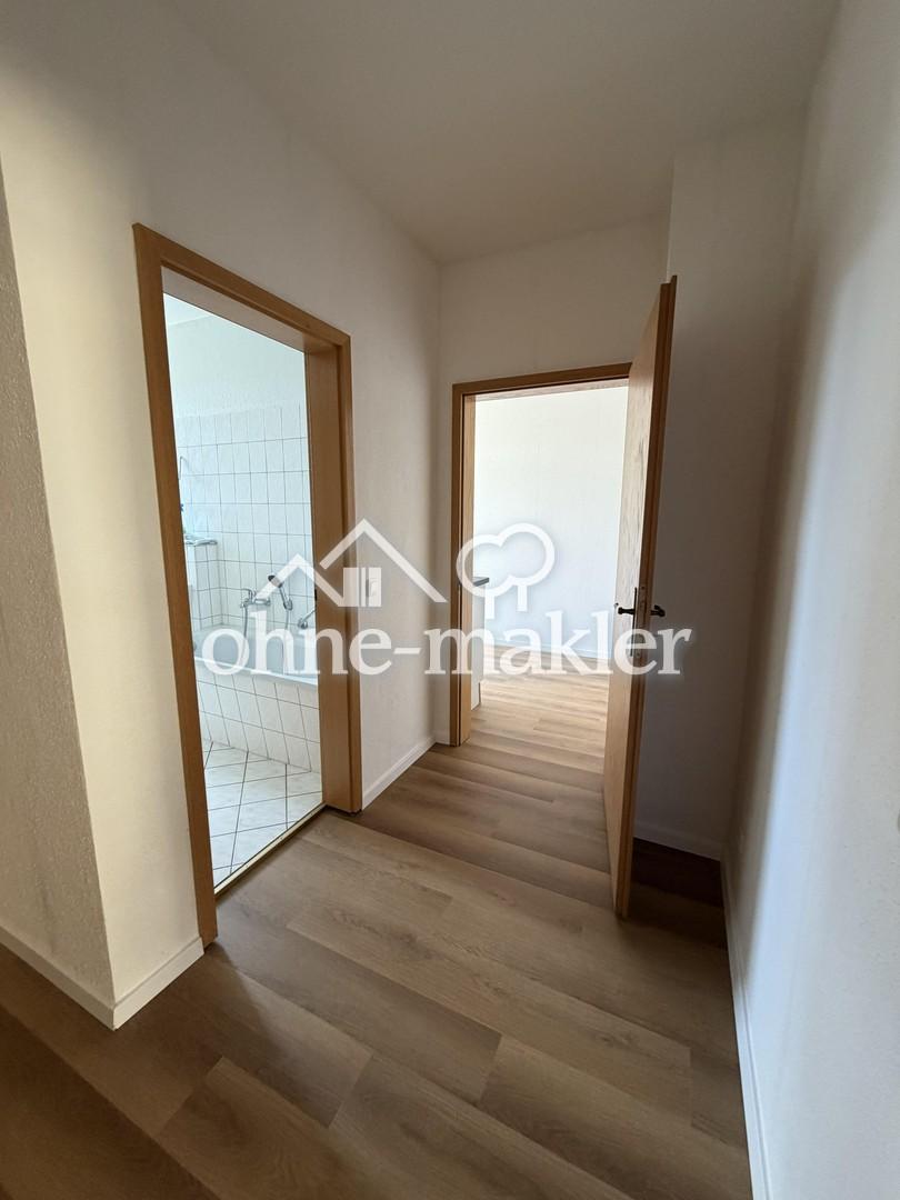 Sonnenglück - sonnige 2-Raum-Wohnung mit neuer Küche und Balkon - Foto 5