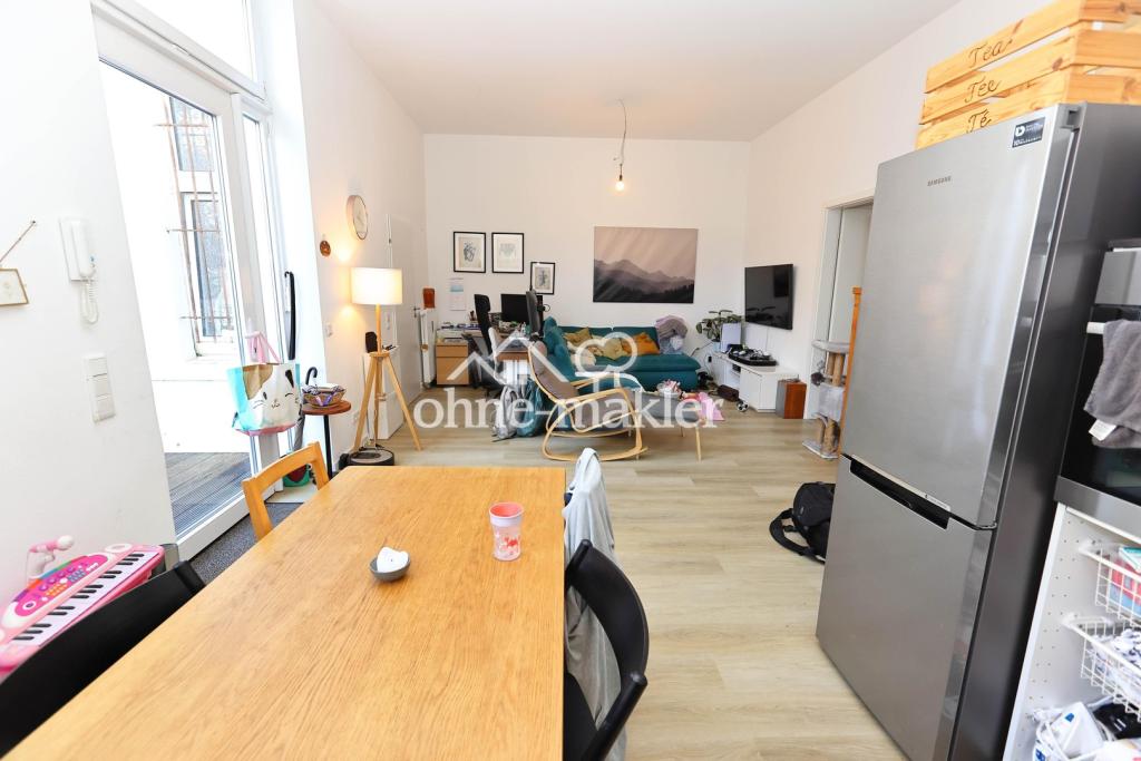 Küche und Wohnzimmer