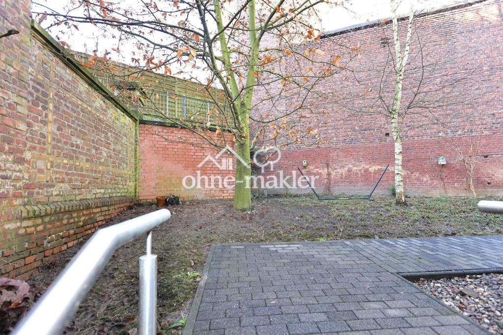 Weg durch den Garten 