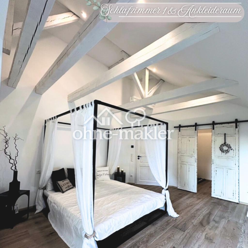Schlafzimmer 1