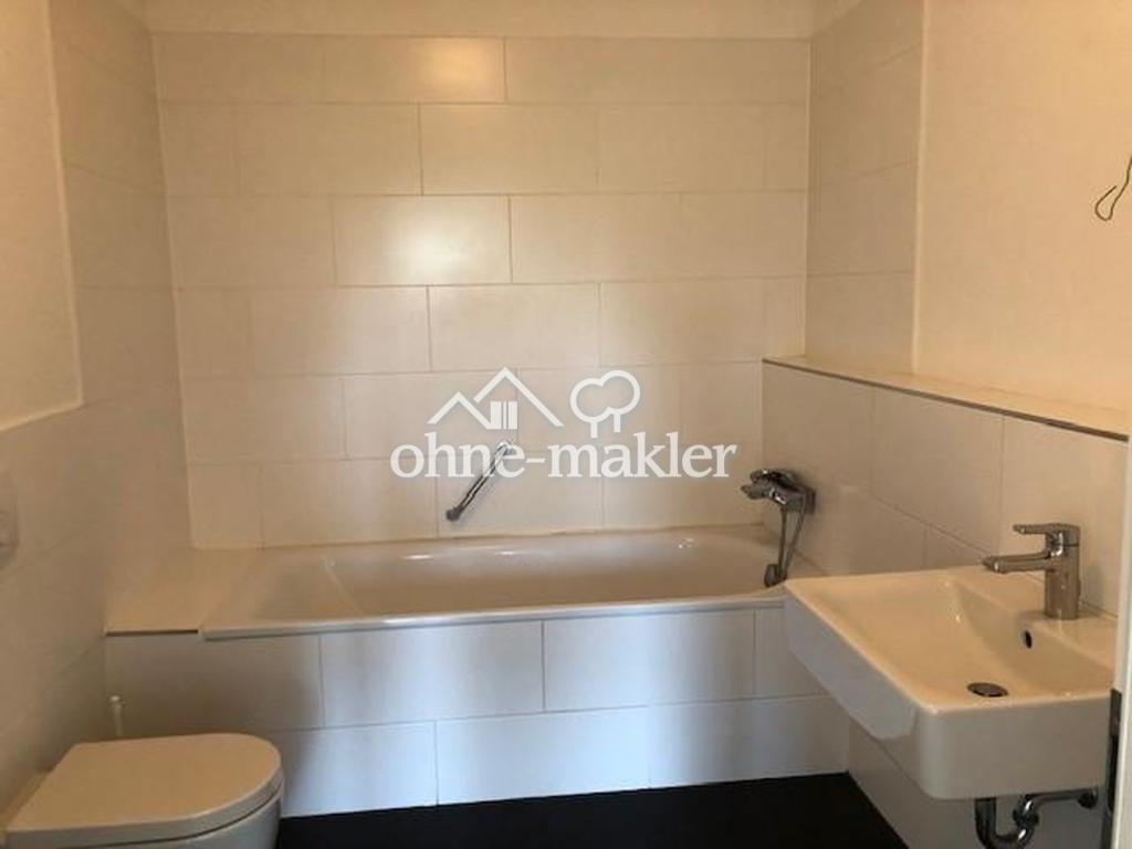 Bad mit Badewanne