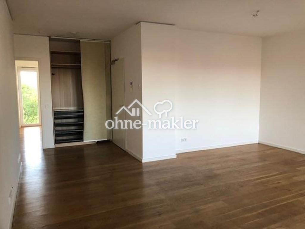Wohnzimmer/Eingang 