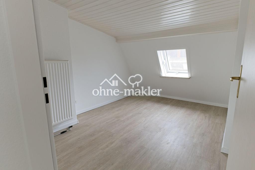 Stilvolle ruhige 3-Zi-Dachgeschosswohnung – eigene Etage, Dachbalken & Gartenmitnutzung - Photo 1