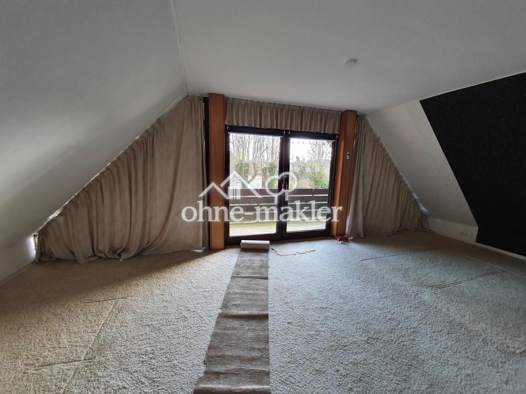 Schlafzimmer mit Balkon - OG