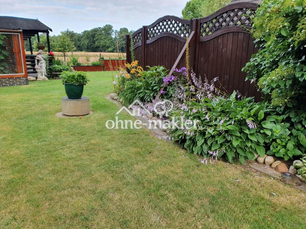 Garten Seite-Blick nach hinten