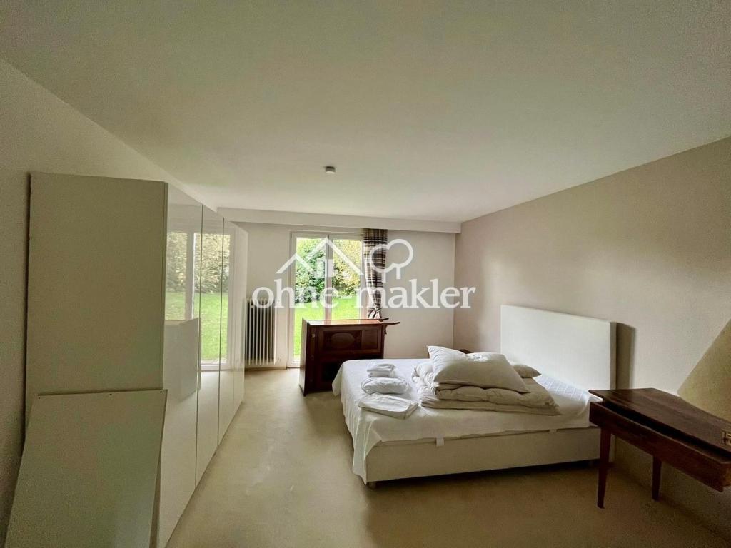 Schlafzimmer mit Gartenzugang