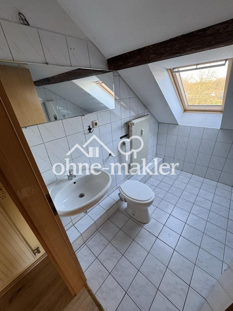 Gemütliche Dachgeschosswohnung mit Einbauküche - Foto 4