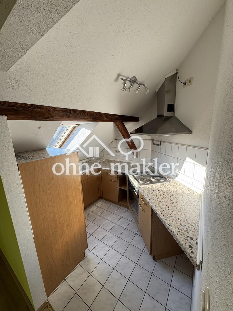 Gemütliche Dachgeschosswohnung mit Einbauküche - Foto 2