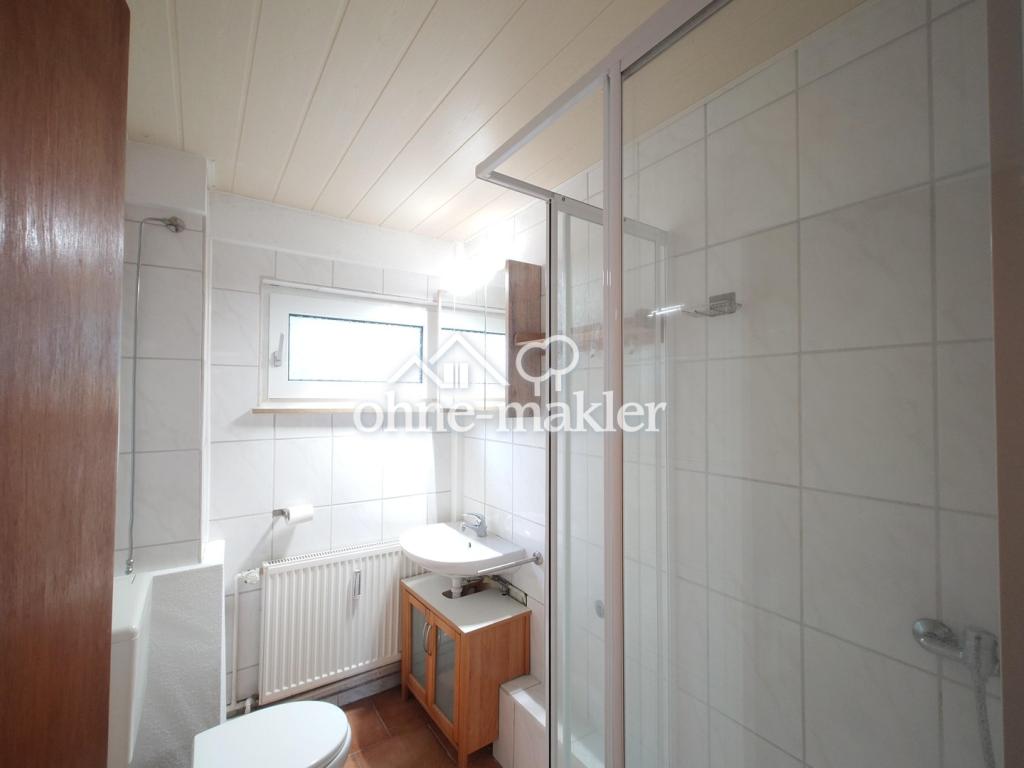 Badezimmer mit Spiegel
