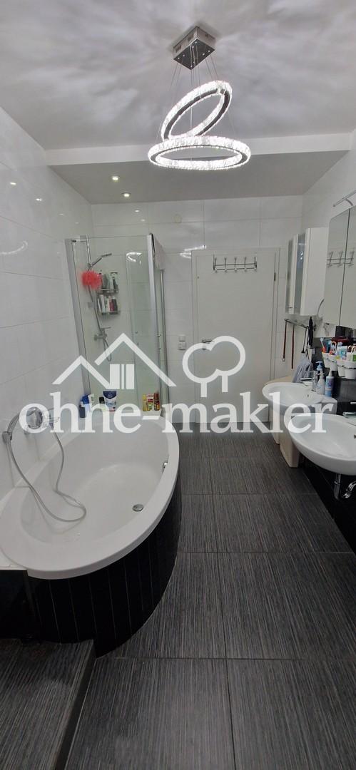 Badewanne und separate Dusche