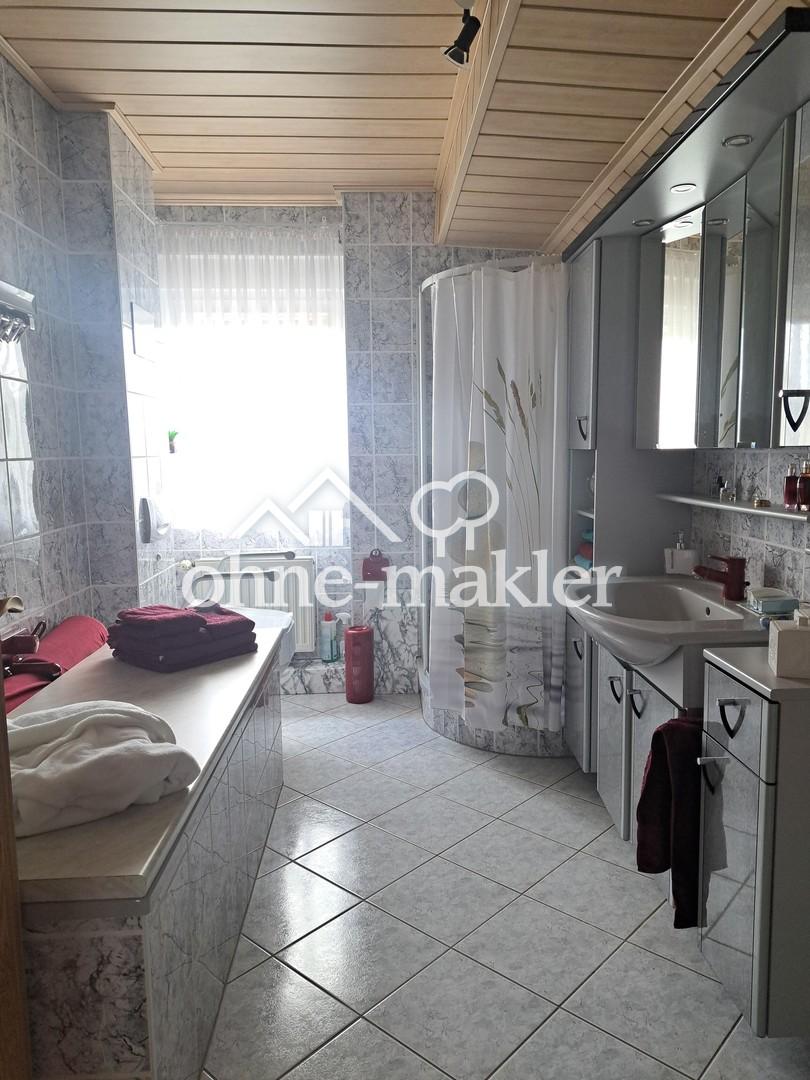 Badezimmer im Obergeschoß