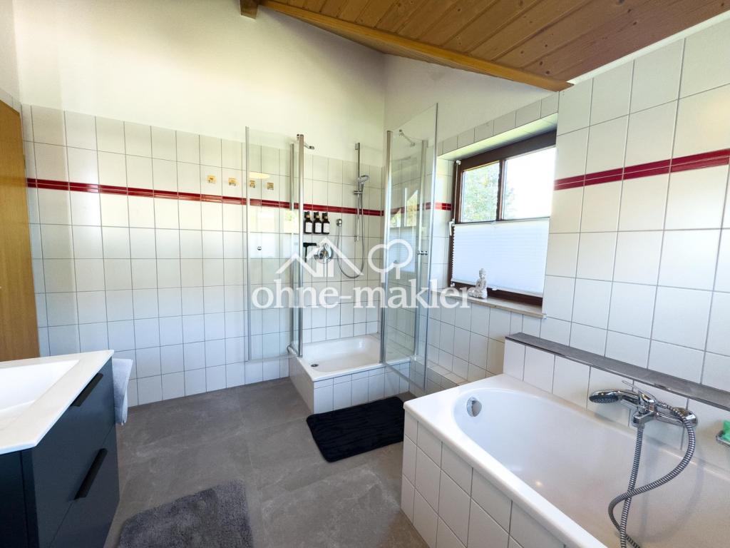 Grosses Badezimmer 3