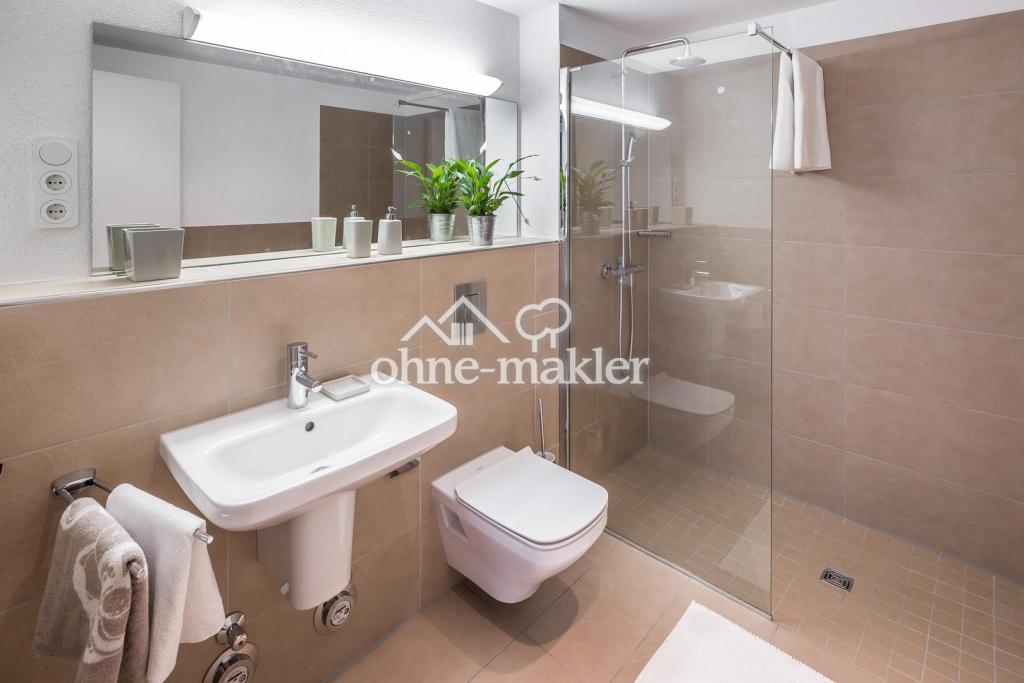 modernes Badezimmer 