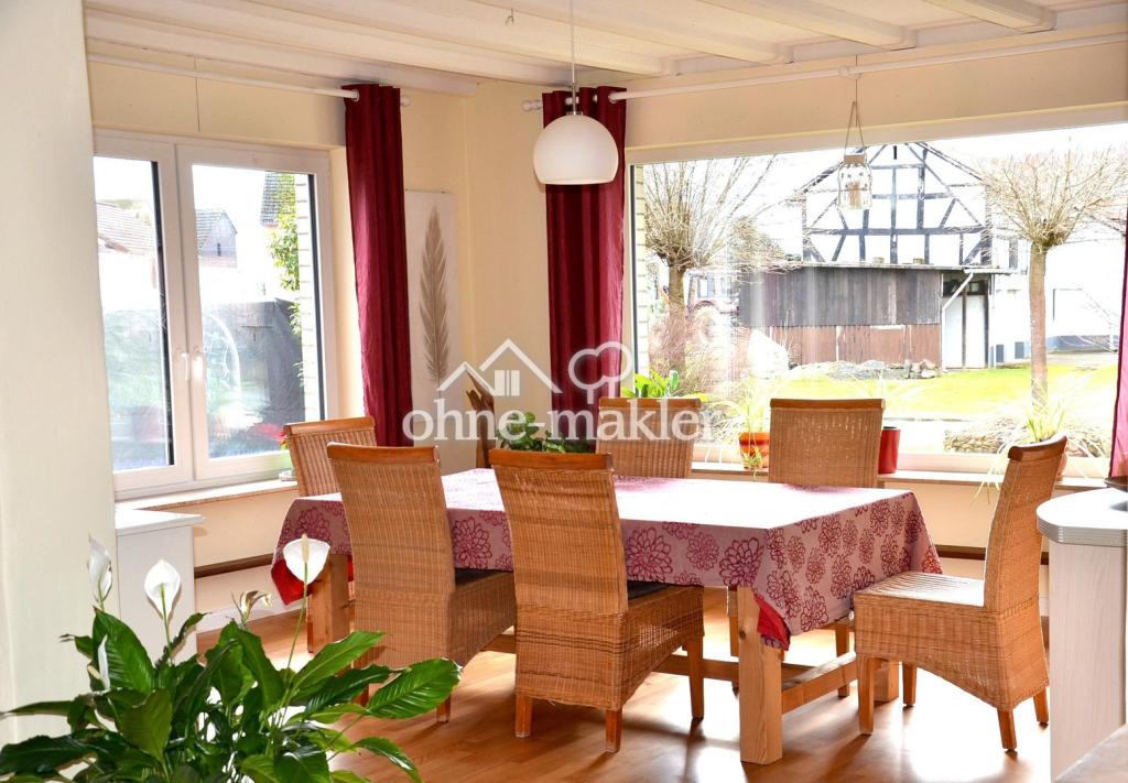 Esszimmer mit offener Küche