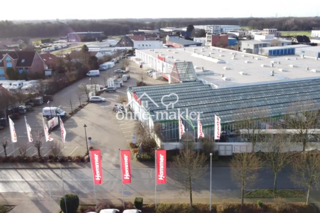 Gegenüber Toom-Baumarkt
