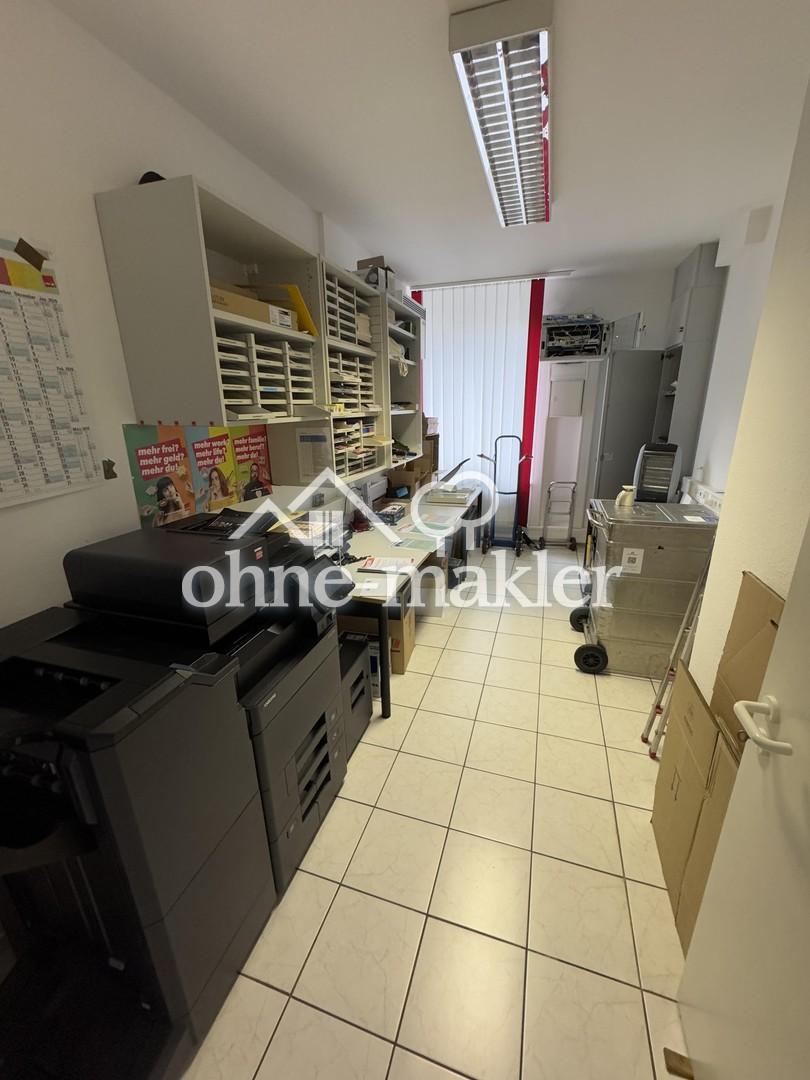 Büro 4 / Serverraum, Lager