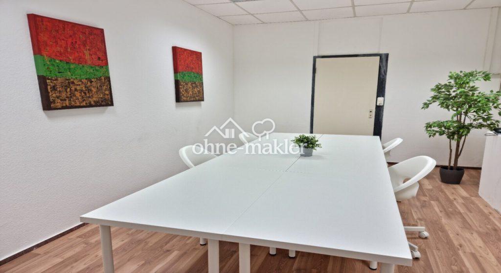 B8 Gebäude: Meetingraum