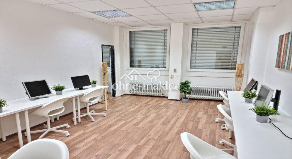 B8 Gebäude: Arbeitsplätze