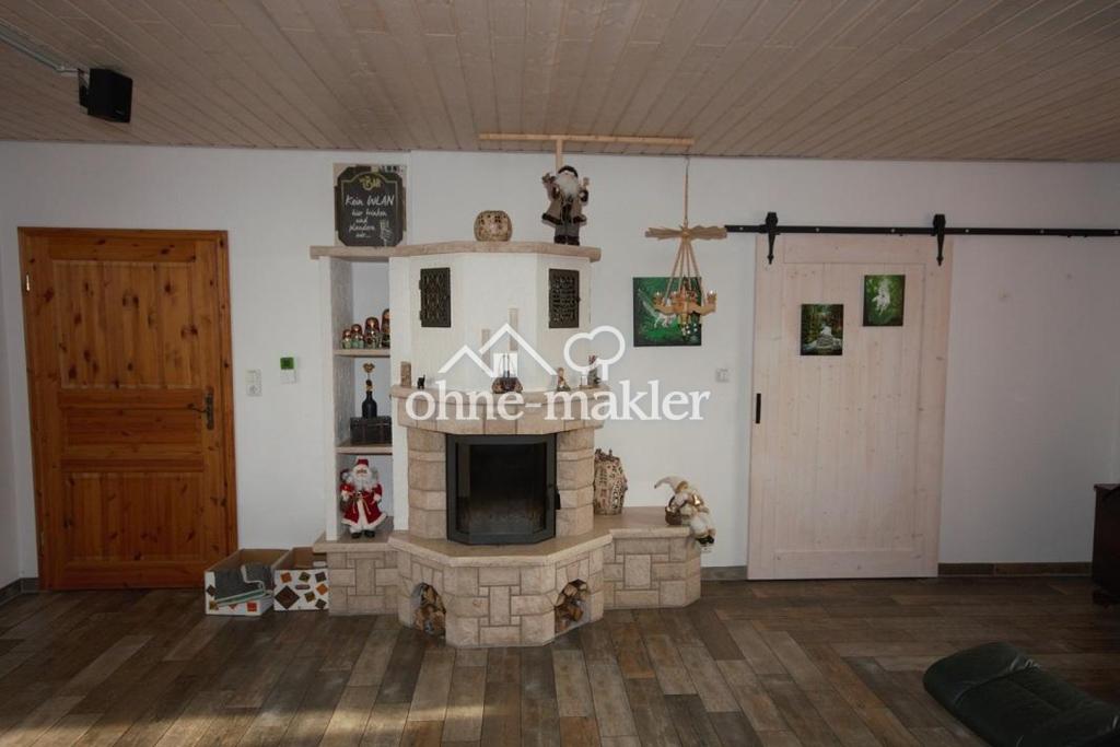 Wohnzimmer mit Kamin