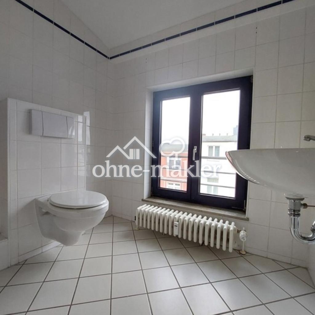 1-Zimmer-Dachgeschosswohnung mit Balkon und neuer Einbauküche - Photo 4