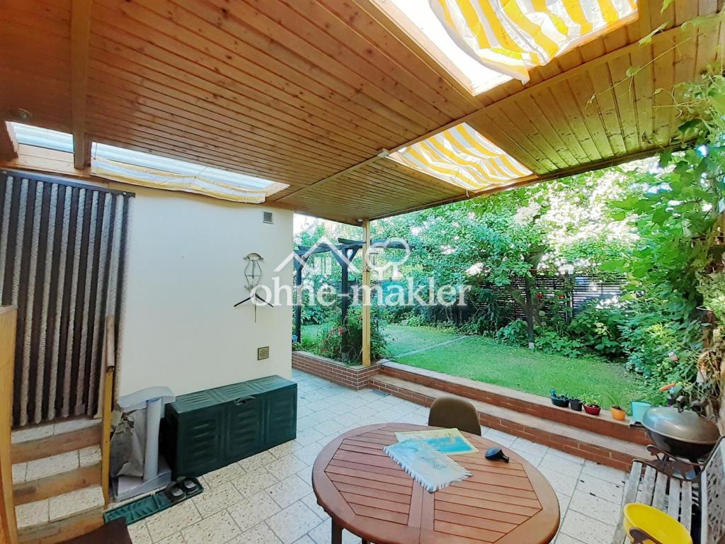 Terrasse (Blick in den Garten)