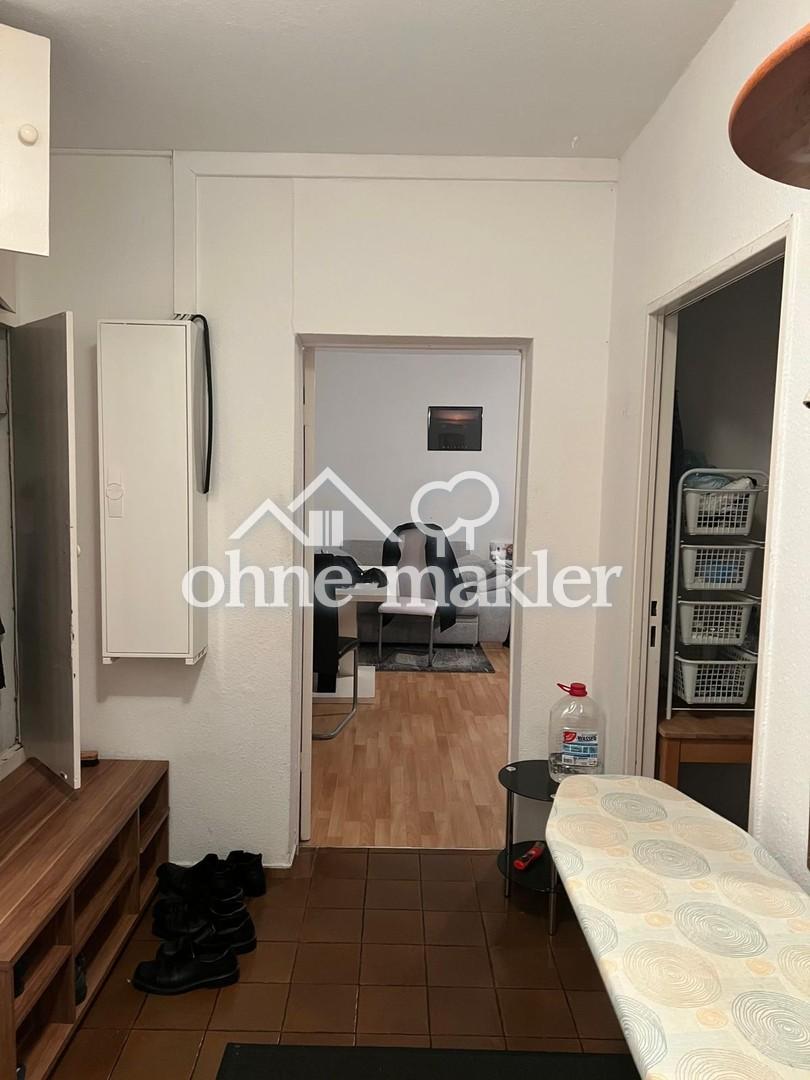 Blick vom Flur ins Wohnzimmer