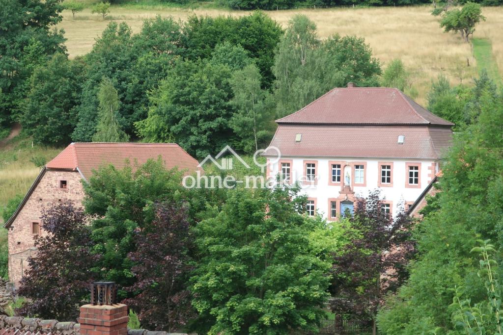 Exklusiver Gutshof mit Wiesen 