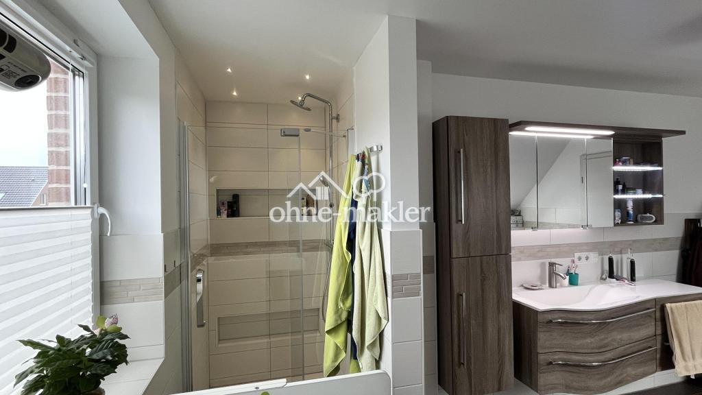 Dusche im Badezimmer